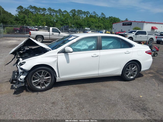 45143643 :رقم المزاد ، 4T1BF1FK5HU806843 vin ، 2017 Toyota Camry Se مزاد بيع