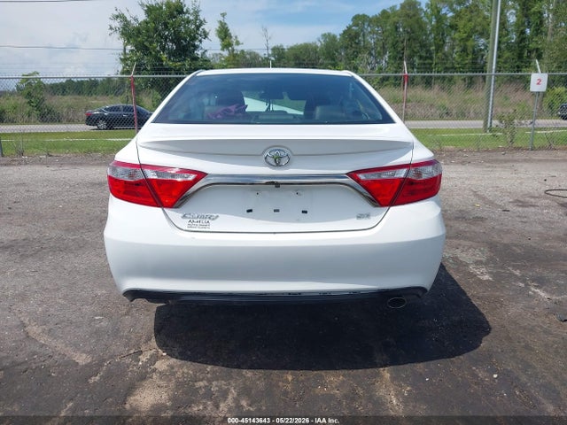 45143643 :رقم المزاد ، 4T1BF1FK5HU806843 vin ، 2017 Toyota Camry Se مزاد بيع