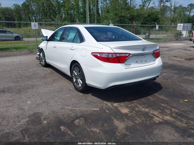 45143643 :رقم المزاد ، 4T1BF1FK5HU806843 vin ، 2017 Toyota Camry Se مزاد بيع