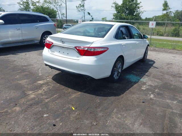 45143643 :رقم المزاد ، 4T1BF1FK5HU806843 vin ، 2017 Toyota Camry Se مزاد بيع
