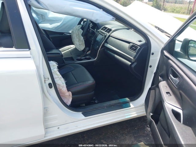 45143643 :رقم المزاد ، 4T1BF1FK5HU806843 vin ، 2017 Toyota Camry Se مزاد بيع