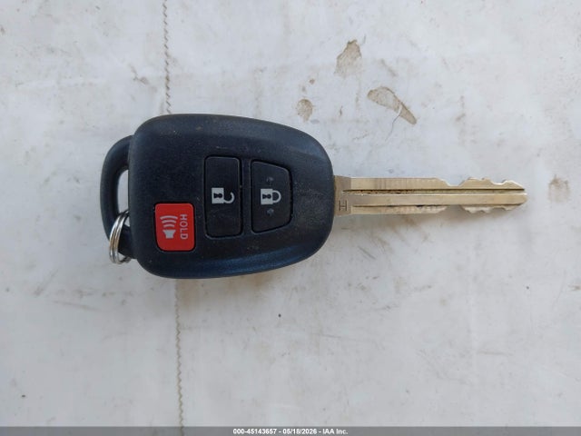 2T3BFREV9GW495076 Toyota RAV4 LE