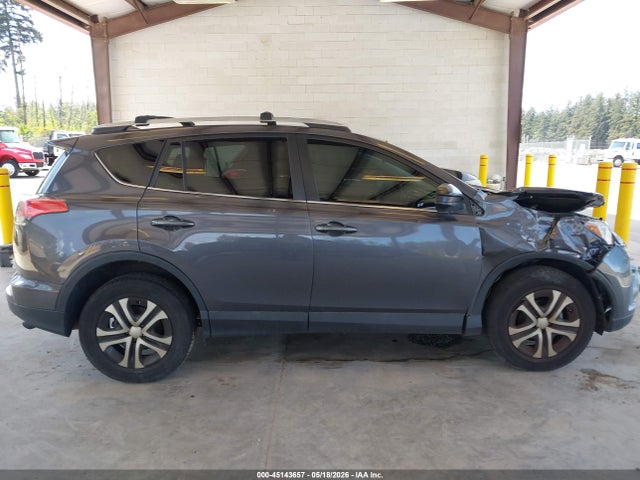 2T3BFREV9GW495076 Toyota RAV4 LE