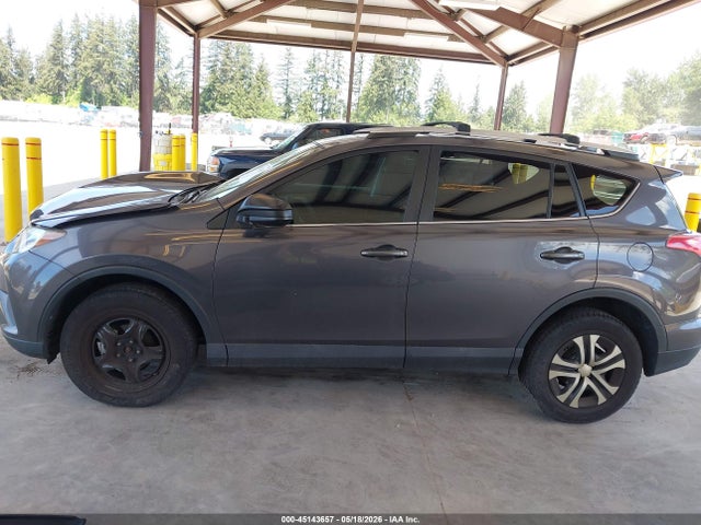 2T3BFREV9GW495076 Toyota RAV4 LE