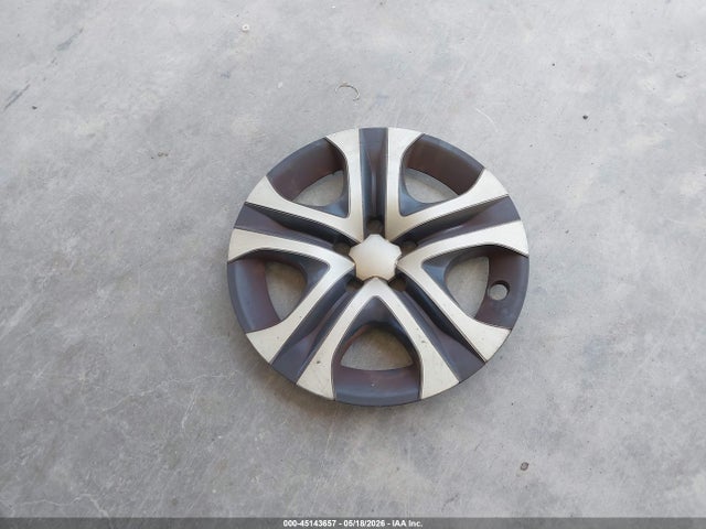 2T3BFREV9GW495076 Toyota RAV4 LE