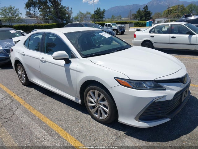 Toyota CAMRY LE 2022 4T1C11AK7NU693113 Image 1