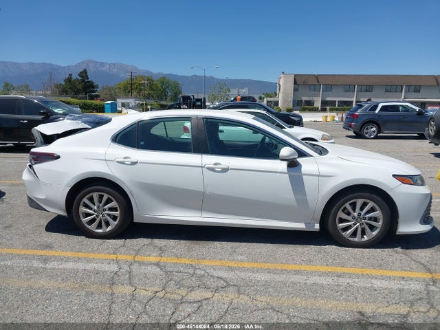 Toyota CAMRY LE 2022 4T1C11AK7NU693113 Image 13