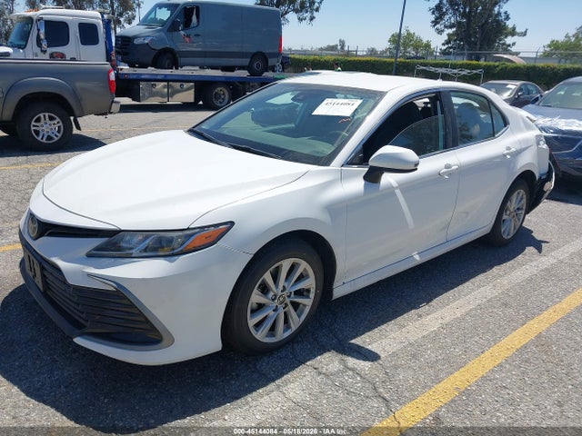 Toyota CAMRY LE 2022 4T1C11AK7NU693113 Image 2