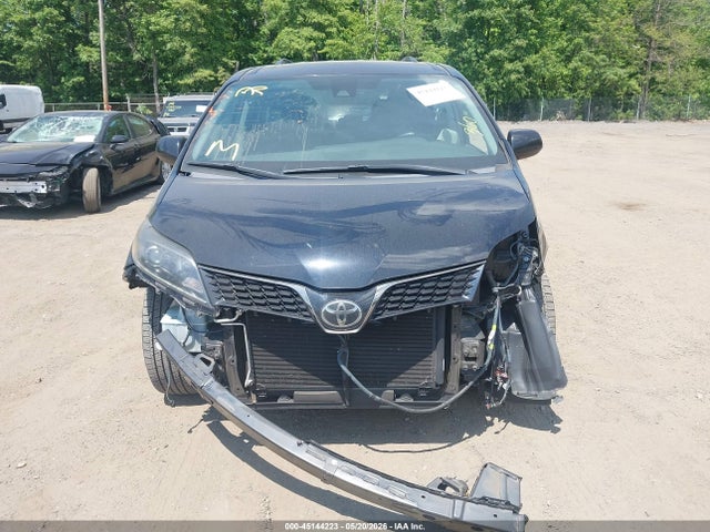 Продажа на аукционе авто 2018 Toyota Sienna Se Premium 8 Passenger, vin: 5TDXZ3DC5JS953912, номер лота: 45144223