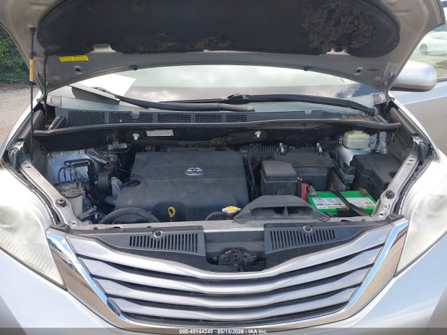 5TDYK3DC1FS549876 Toyota Sienna Xle 8 Passenger