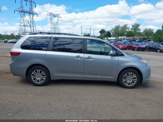 5TDYK3DC1FS549876 Toyota Sienna Xle 8 Passenger