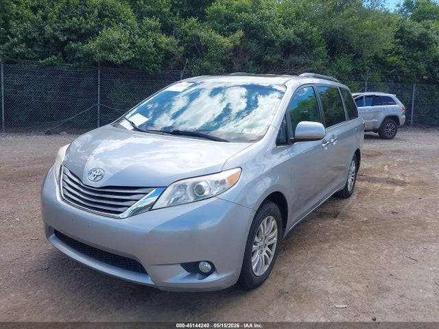5TDYK3DC1FS549876 Toyota Sienna Xle 8 Passenger