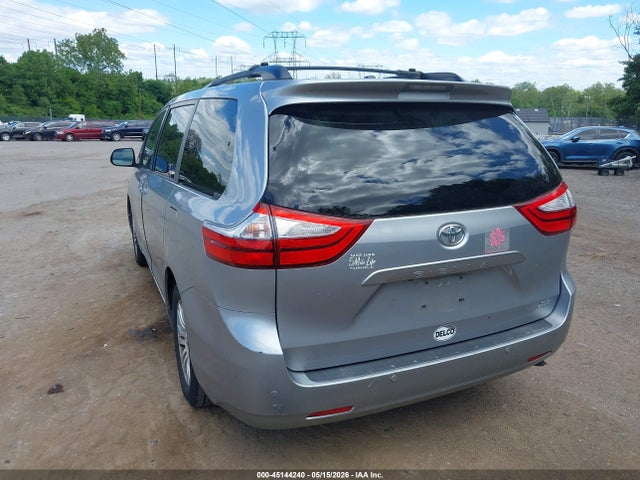 5TDYK3DC1FS549876 Toyota Sienna Xle 8 Passenger
