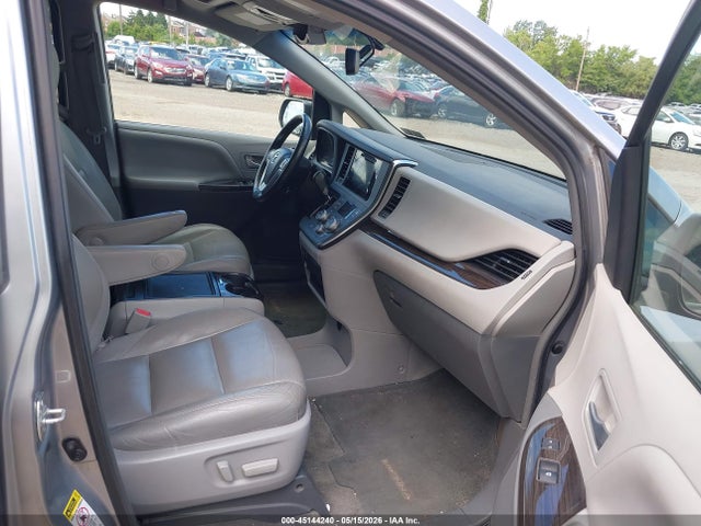 5TDYK3DC1FS549876 Toyota Sienna Xle 8 Passenger