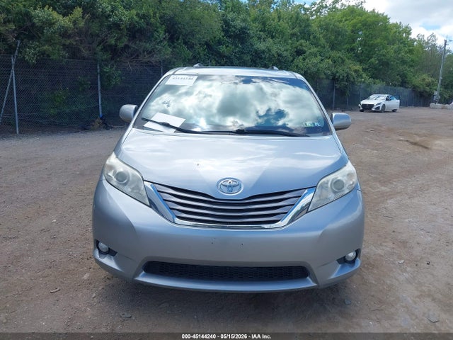 5TDYK3DC1FS549876 Toyota Sienna Xle 8 Passenger