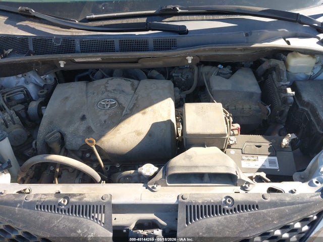 5TDXZ3DC0HS871421 Toyota Sienna Se 8 Passenger