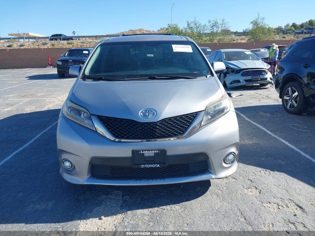 5TDXZ3DC0HS871421 Toyota Sienna Se 8 Passenger