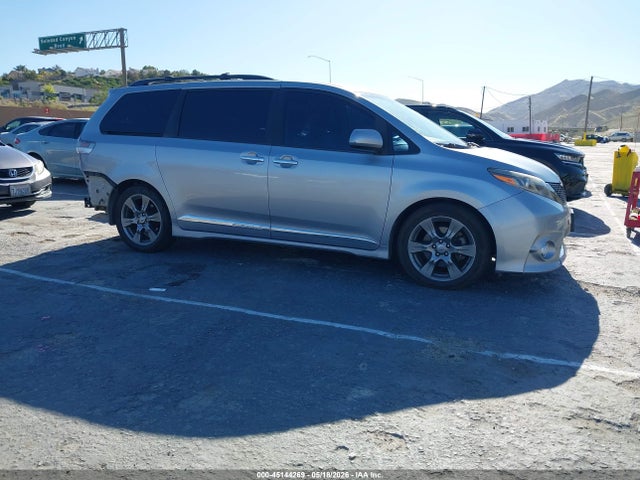 5TDXZ3DC0HS871421 Toyota Sienna Se 8 Passenger