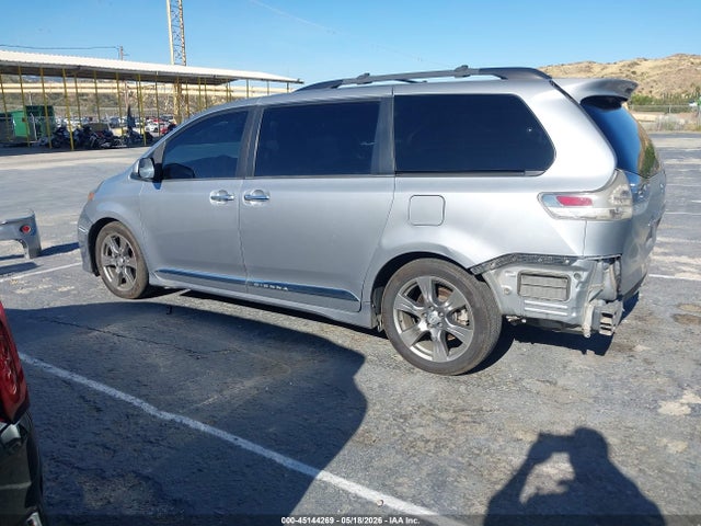 5TDXZ3DC0HS871421 Toyota Sienna Se 8 Passenger
