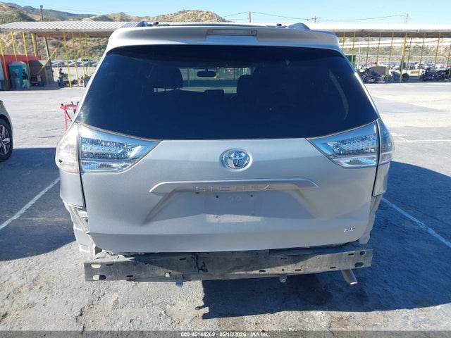 5TDXZ3DC0HS871421 Toyota Sienna Se 8 Passenger
