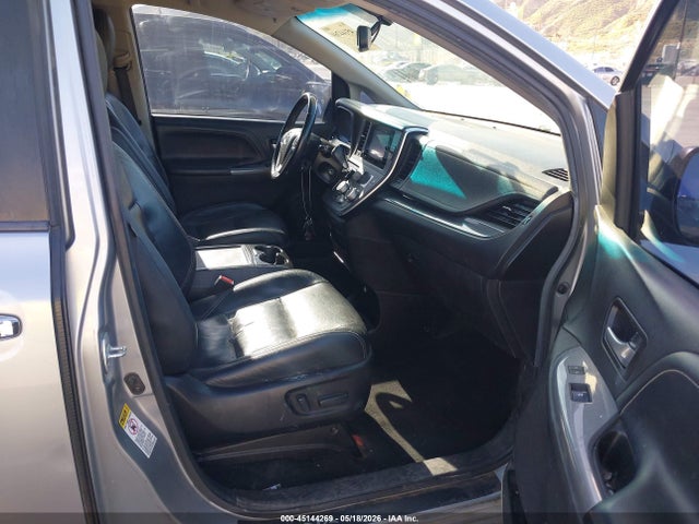 5TDXZ3DC0HS871421 Toyota Sienna Se 8 Passenger