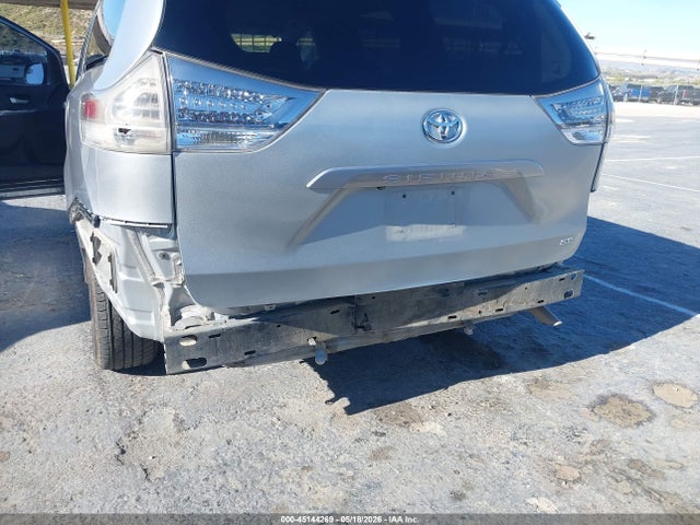5TDXZ3DC0HS871421 Toyota Sienna Se 8 Passenger