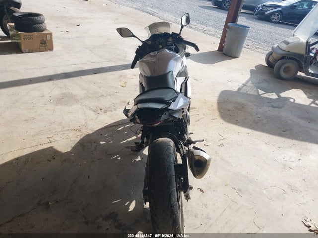 Suzuki GSX250R 2018 LC6DN11A0J1102308 Image 6