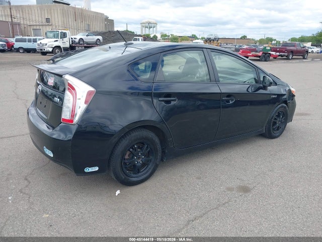 45144419 :رقم المزاد ، JTDKN3DU5F0431306 vin ، 2015 Toyota Prius Three مزاد بيع