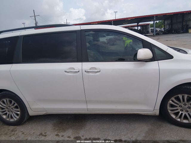 Продаж на аукціоні авто 2017 Toyota Sienna Xle 8 Passenger, vin: 5TDYZ3DC5HS889174, номер лоту: 45144443
