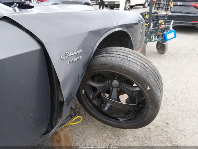 2C3CDZAT5FH823028 Dodge Challenger R/t