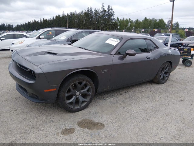 2C3CDZAT5FH823028 Dodge Challenger R/t