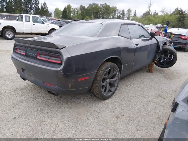 2C3CDZAT5FH823028 Dodge Challenger R/t