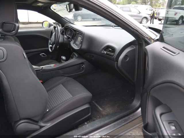 2C3CDZAT5FH823028 Dodge Challenger R/t