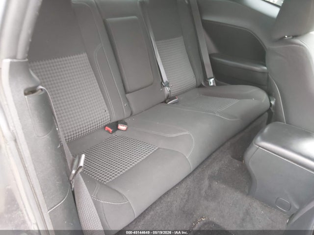 2C3CDZAT5FH823028 Dodge Challenger R/t