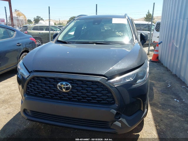 45144667 :رقم المزاد ، 7MUCAAAGXNV021542 vin ، 2022 Toyota Corolla Cross Le مزاد بيع