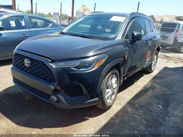 45144667 :رقم المزاد ، 7MUCAAAGXNV021542 vin ، 2022 Toyota Corolla Cross Le مزاد بيع