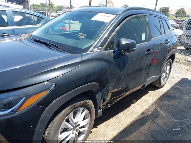 45144667 :رقم المزاد ، 7MUCAAAGXNV021542 vin ، 2022 Toyota Corolla Cross Le مزاد بيع