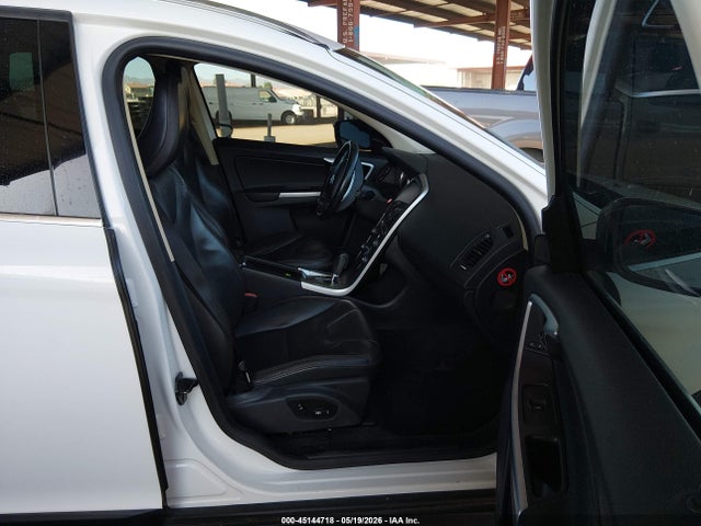 2011 Volvo Xc60 3.2 მანქანა იყიდება აუქციონზე, vin: YV4940DZ3B2195844, აუქციონის ნომერი: 45144718