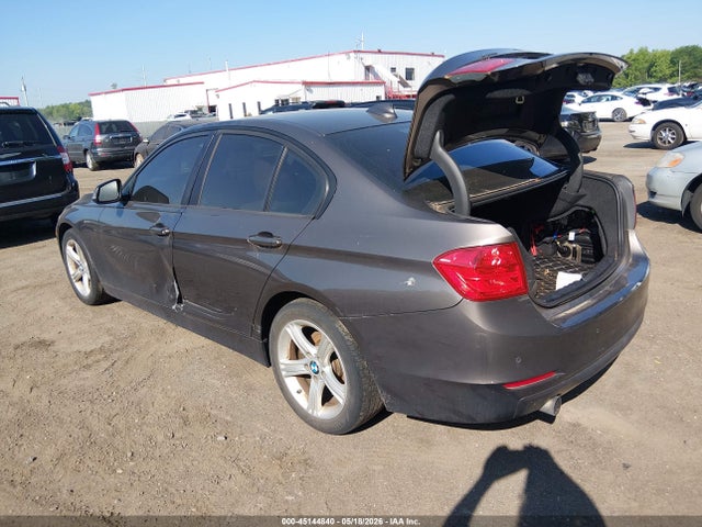 45144840 :رقم المزاد ، WBA3C3C51FK202563 vin ، 2015 Bmw 320i Xdrive مزاد بيع