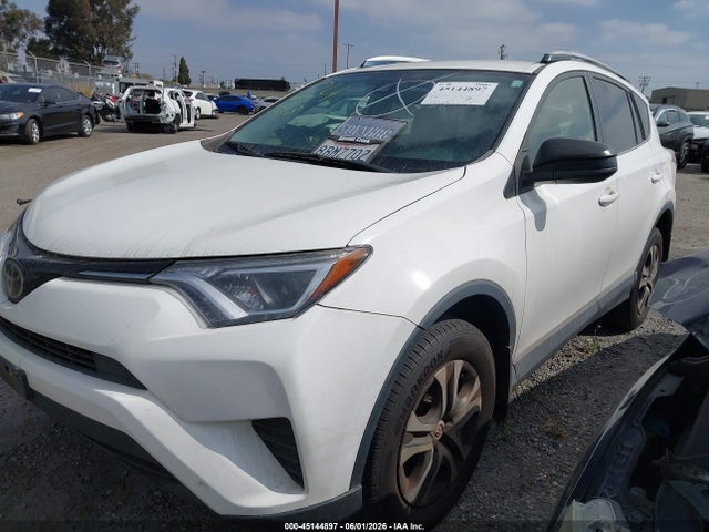 JTMZFREV5JJ156786 Toyota RAV4 LE