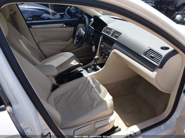 1VWAT7A3XEC120971 Volkswagen Passat 1.8t Wolfsburg Edition