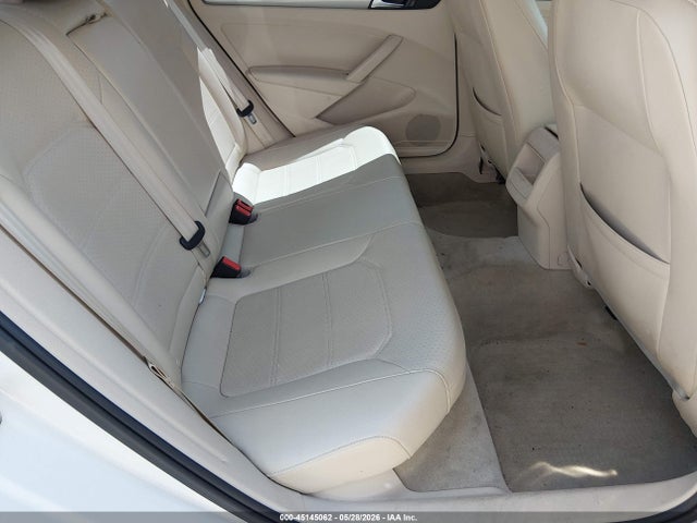 1VWAT7A3XEC120971 Volkswagen Passat 1.8t Wolfsburg Edition