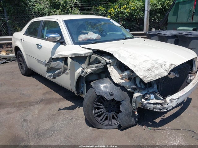 45145080 :رقم المزاد ، 2C3CA1CV3AH281168 vin ، 2010 Chrysler 300 Touring Plus مزاد بيع
