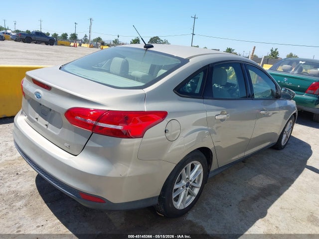Ford FOCUS SE 2015 1FADP3F20FL222039 Image 4