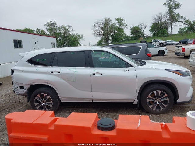 45145424 :رقم المزاد ، 5TDHZRBHXNS570253 vin ، 2022 Toyota Highlander Xle مزاد بيع