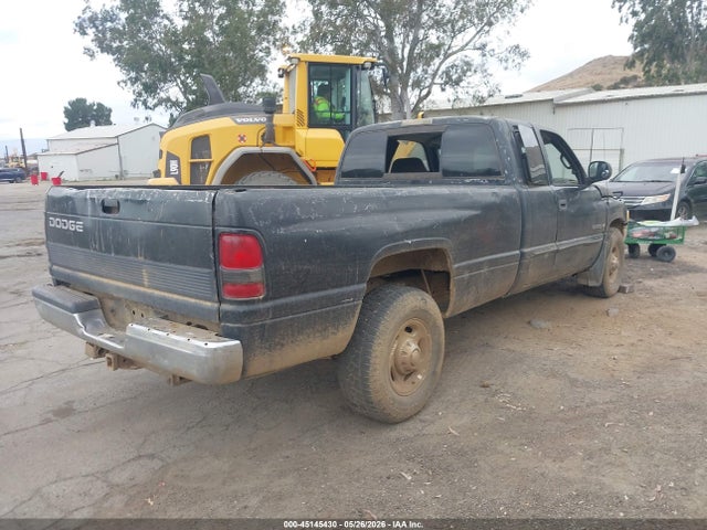 45145430 :رقم المزاد ، 3B7KC23Z71G186896 vin ، 2001 Dodge Ram 2500 St مزاد بيع