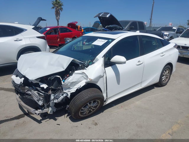 Toyota Prius Four 2017 JTDKARFU4H3038409 Image 2