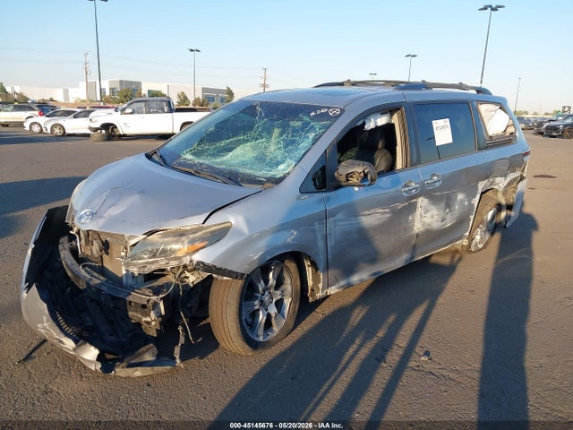 Toyota Sienna Se 8 Passenger 2015 5TDXK3DC8FS659030 Image 2