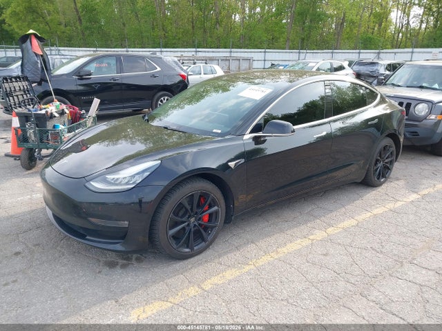45145781 :رقم المزاد ، 5YJ3E1EB5JF069655 vin ، 2018 Tesla Model 3 Long Range/performance مزاد بيع