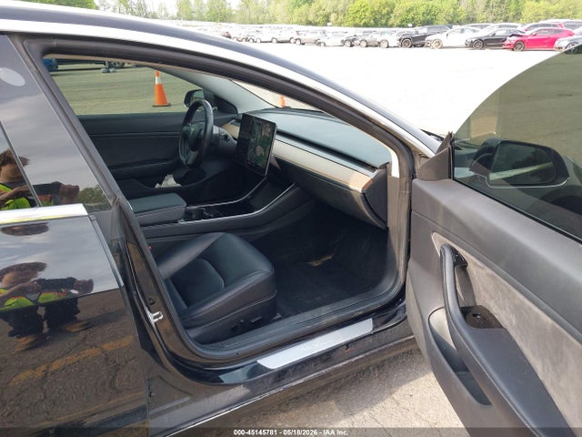 45145781 :رقم المزاد ، 5YJ3E1EB5JF069655 vin ، 2018 Tesla Model 3 Long Range/performance مزاد بيع